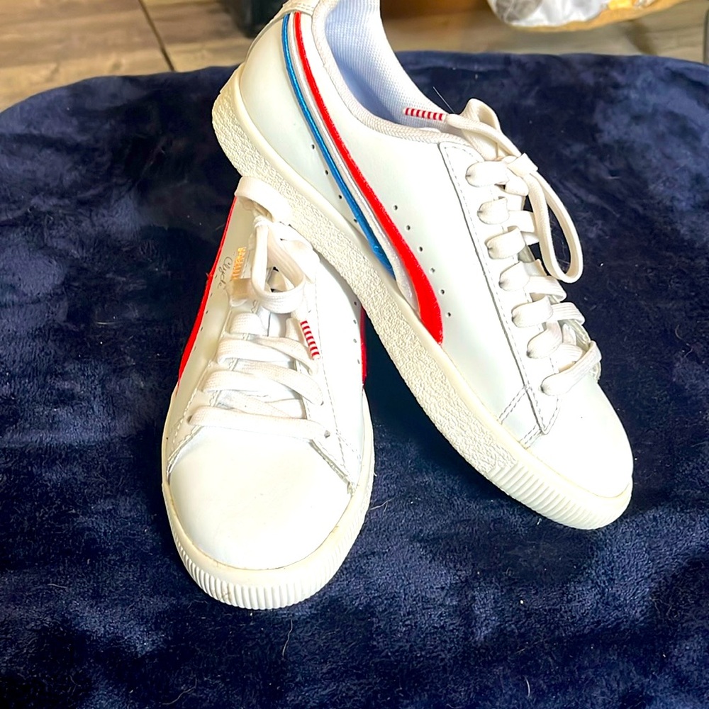 Kids size 6 Puma Clyde sneakers worn once